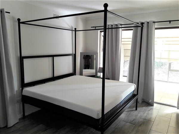 lauren 4 post bed image