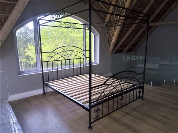 moniz 4 post bed image